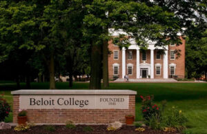 Estudante conservador expõe faculdade do Meio-Oeste por impedir capítulo do Turning Point USA O campus do Beloit College, localizado em Beloit, Wisconsin, é retratado.