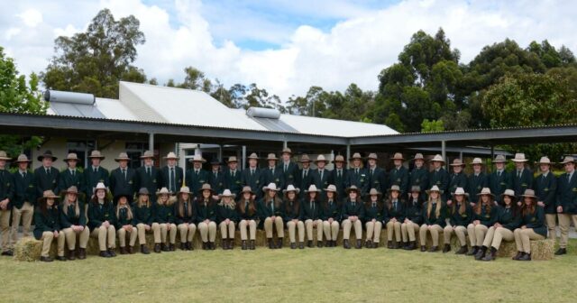 Estudantes universitários da Ag são reconhecidos por suas conquistas em cerimônia especial
