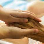 Estudo: Integrar cuidados paliativos pode expandir o acesso aos cuidados de saúde