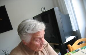 Estudo mostra que mais de 90% dos idosos com demência passam por intervenções pesadas no último ano DEMÊNCIA