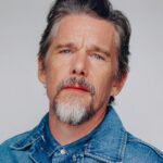 Ethan Hawke sobre o retrato do lendário letrista Lorenz Hart em 'Blue Moon': 'Este é um papel que está fora da minha zona de conforto, mas eu conheço esse cara'