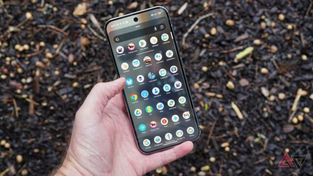 Google Keep aberto em um telefone Android mostrando a opção Notas e Lembretes 