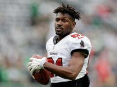 Ex-astro da NFL Antonio Brown preso sob acusação de tentativa de homicídio em tiroteio em Miami Ex-astro da NFL Antonio Brown preso sob acusação de tentativa de homicídio em tiroteio em Miami