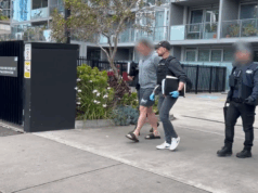 Ex-chefe do CFMEU, John Setka, acusado de suposto assédio O ex-chefe do CFMEU, John Setka, foi preso pela polícia de Victoria e oficiais da AFP em sua casa em Footscray esta manhã.