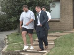 Ex-estrela do NRL acusada de suposta fraude de criptomoeda O ex-jogador dos Dragons, Trent Merrin, foi preso em sua casa esta manhã.
