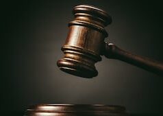 Ex-líderes de organização médica local sem fins lucrativos se declaram culpados de fraudá-la em milhões Ex-líderes de organização médica local sem fins lucrativos se declaram culpados de fraudá-la em milhões