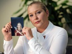 Ex-oficiais de proteção de Andrew Mountbatten-Windsor podem enfrentar uma série de e-mails, registros telefônicos e cadernos policiais devido a alegações de que o ex-príncipe pediu que eles ‘desenterrassem sujeira’ sobre a vítima de Jeffrey Epstein, Virginia Giuffre Virginia Giuffre com uma foto sua quando adolescente, quando diz ter sido abusada por Jeffrey Epstein, Virginia Giuffre e Andrew Mountbatten-Windsor, entre outros