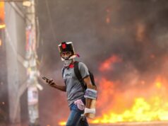 Ex-primeiro-ministro condenado à morte por mais de 1.400 mortes em protestos estudantis Ex-primeiro-ministro condenado à morte por mais de 1.400 mortes em protestos estudantis