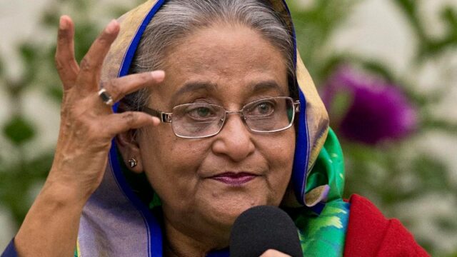Ex-primeiro-ministro do Bangladesh condenado à morte A primeira-ministra do Bangladesh, Sheikh Hasina, deixou o país após protestos mortais, encerrando 15 anos no poder.