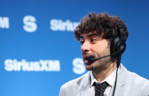Exclusivo: Tony Khan fala com Cody Rhodes e CM Punk em AEW Book, Blood & Coragem e equipamento completo 2025 AEW CEO Tony Khan appears as a guest on SiriusXM at Super Bowl LIX – Feb 6
