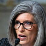 Exclusivo: o senador Joni Ernst propõe interromper as concessões sem licitação após centenas de milhões pagos em esquemas de suborno contratual da SBA