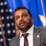 Exclusivo – FBI: Prisões por agressões a agentes federais triplicam no primeiro ano de volta de Trump à Casa Branca