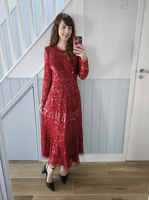 Experimentei o vestido de lantejoulas viral de Kate Middleton - Experimentei o vestido de lantejoulas viral de Kate Middleton - e é um sonho de festa de Natal, diz REBEKAH ABSALOM