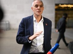 Explicação da crise da BBC: como a amada emissora do Reino Unido entrou em um dos piores escândalos de seus 100 anos de história – e para onde vai a partir daqui Explicação da crise da BBC: como a amada emissora do Reino Unido entrou em um dos piores escândalos de seus 100 anos de história - e para onde vai a partir daqui