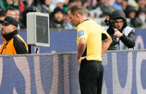 Explicado: O que é VAR-lite no futebol? O novo sistema de revisão sendo testado pela Austrália Explicado: O que é VAR-lite no futebol? O novo sistema de revisão sendo testado pela Austrália