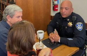 Eye on the Hills: Preocupações ouvidas no evento ‘Coffee with a Cop’ de Oakland Eye on the Hills: Preocupações ouvidas no evento 'Coffee with a Cop' de Oakland