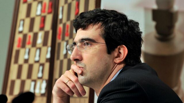 FIDE registra queixa formal junto à comissão de ética contra Kramnik por alegações de trapaça de Naroditsky
