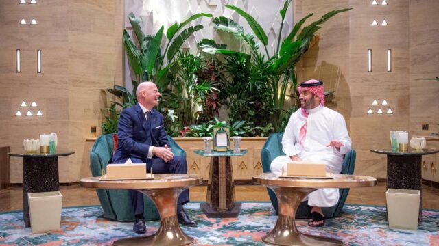 FIFA e Fundo Saudita para o Desenvolvimento se unem para impulsionar infraestrutura esportiva
