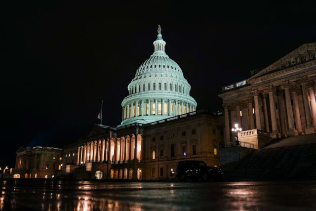 FTSE 100 LIVE: Os mercados se recuperam enquanto os investidores aplaudem o potencial fim da paralisação do governo dos EUA
