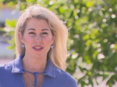 Família de Queensland enfrenta multa por gramado ‘imaculado’ Amanda Blair usa em sua casa um gramado de alta qualidade, que exige pouca manutenção e ajuda nas alergias dos filhos do parceiro.