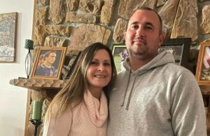 Família do treinador de futebol afirma que ele saiu de casa armado antes de desaparecer O técnico de futebol americano da Virginia High School, Travis Lee Turner, desapareceu em meio a uma temporada invicta