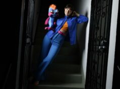 Fantoches? Nesta economia? Esta artista de Los Angeles está trilhando seu próprio caminho em Hollywood Fantoches? Nesta economia? Esta artista de Los Angeles está trilhando seu próprio caminho em Hollywood