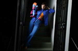 Fantoches? Nesta economia? Esta artista de Los Angeles está trilhando seu próprio caminho em Hollywood Fantoches? Nesta economia? Esta artista de Los Angeles está trilhando seu próprio caminho em Hollywood