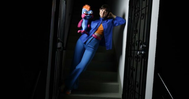 Fantoches? Nesta economia? Esta artista de Los Angeles está trilhando Fantoches? Nesta economia? Esta artista de Los Angeles está trilhando seu próprio caminho em Hollywood