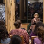 Fãs de Pluribus, agora vocês podem ler Carols Bloodsong of Wycaro