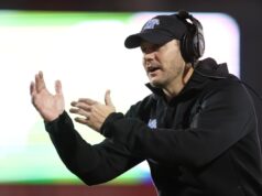 Fãs do programa da SEC protestam contra a contratação de treinador principal Newly hired Arkansas head coach Ryan Silverfield