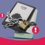 Um leitor eletrônico Amazon Kindle Paperwhite sentado em uma mesa ao lado de uma pilha de livros