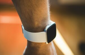 Ferramenta de IA detecta doenças cardíacas estruturais em adultos usando um smartwatch relógio inteligente