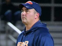 Filho do treinador de futebol desaparecido do HS quebra o silêncio em meio ao desaparecimento Destaque Leslie Caudill Turner, esposa do treinador desaparecido da escola secundária da Virgínia, Travis Turner, aborda o desaparecimento misterioso do marido