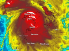 Fina se fortalece para a categoria 4 a caminho da Austrália Ocidental Fina