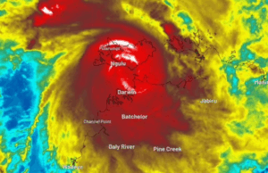 Fina se fortalece para a categoria 4 a caminho da Austrália Ocidental Fina