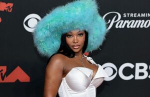 ‘Finally Over It’ de Summer Walker chega ao segundo lugar com a maior estreia do ano para uma artista feminina de R&B 'Finally Over It' de Summer Walker chega ao segundo lugar com a maior estreia do ano para uma artista feminina de R&B