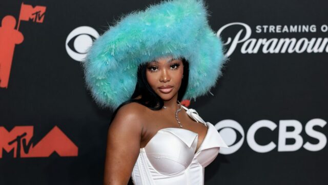 'Finally Over It' de Summer Walker chega ao segundo lugar com a maior estreia do ano para uma artista feminina de R&B
