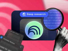 Finalmente entendi o hype do NotebookLM e não vou olhar para trás Uma mesa com laptop e outros itens de escritório, com o logotipo NotebookLM no centro.