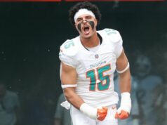 Fontes: Águias pousam Phillips no comércio de golfinhos Fontes: Águias pousam Phillips no comércio de golfinhos