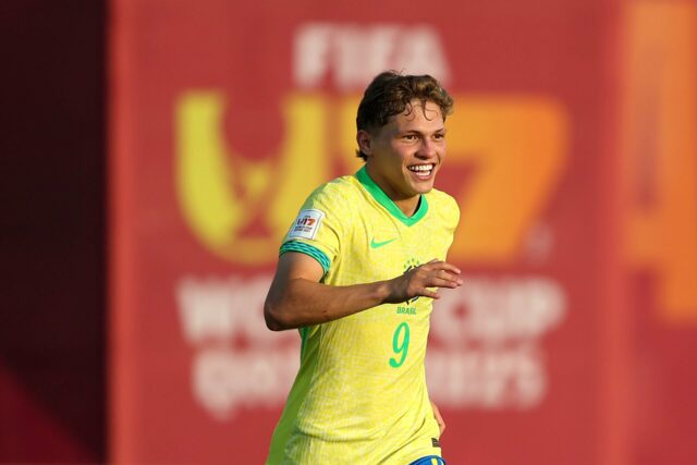 Fontes: Man Utd rastreando o garoto-prodígio brasileiro Dell na Copa ícone de correio