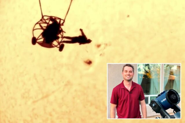 Fotógrafo captura silhueta de paraquedista contra o sol em imagem Fotógrafo captura silhueta de paraquedista contra o sol em imagem impressionante