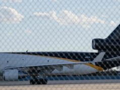 Frota de carga aterrada após queda mortal de avião nos EUA O avião de carga McDonnell Douglas MD-11F está aterrado nos EUA. Na foto aqui está um avião da UPS no Aeroporto de Louisville, Kentucky