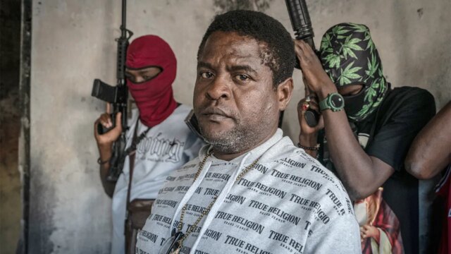 Funcionários da ONU no Haiti são instruídos a ficar fora das ruas depois que a coalizão de gangues flexiona os músculos e os fuzileiros navais dos EUA enfrentam tiros
