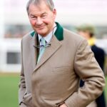 O ex-deputado reformista do Reino Unido, Rupert Lowe, atacou furiosamente como a 'zona de guerra de Londres de Sadiq Khan' depois de descobrir que ladrões roubaram os dois faróis do Porsche de sua esposa