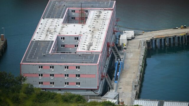 Um protesto anti-imigração em agosto em frente ao New Bridge Hotel em Newcastle upon Tyne, que era usado para abrigar requerentes de asilo.