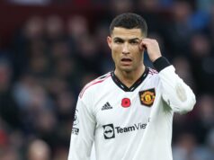 Gary Lineker faz elogios finais a Cristiano Ronaldo, apesar de outro desprezo do Man Utd errar o alvo – opinião Cristiano Ronaldo posa após assinar contrato com o Manchester United no complexo de treinamento Carrington em 2021, em Manchester, na Inglaterra.
