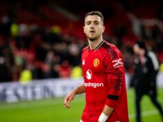 Gary Neville profundamente intrigado com o que Diogo Dalot estava fazendo na derrota do Man Utd por 1 a 0 para o Everton, ‘de repente…’ Shea Lacey em Carrington