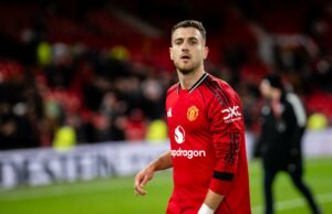 Gary Neville profundamente intrigado com o que Diogo Dalot estava fazendo na derrota do Man Utd por 1 a 0 para o Everton, ‘de repente…’ Shea Lacey em Carrington