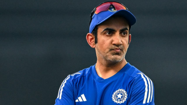 Gautam Gambhir enfrenta severas críticas após a derrota na série Gautam Gambhir enfrenta severas críticas após a derrota na série contra a África do Sul