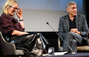 George Clooney encanta londrinos com golpes cômicos em Brad Pitt, Donald Trump e ele mesmo: ‘Ocean’s 14’ será como ‘The Golden Girls’ George Clooney encanta londrinos com golpes cômicos em Brad Pitt, Donald Trump e ele mesmo: 'Ocean's 14' será como 'The Golden Girls'